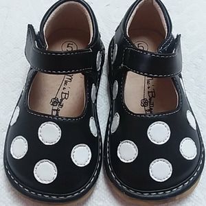 5T Squeaky Shoes